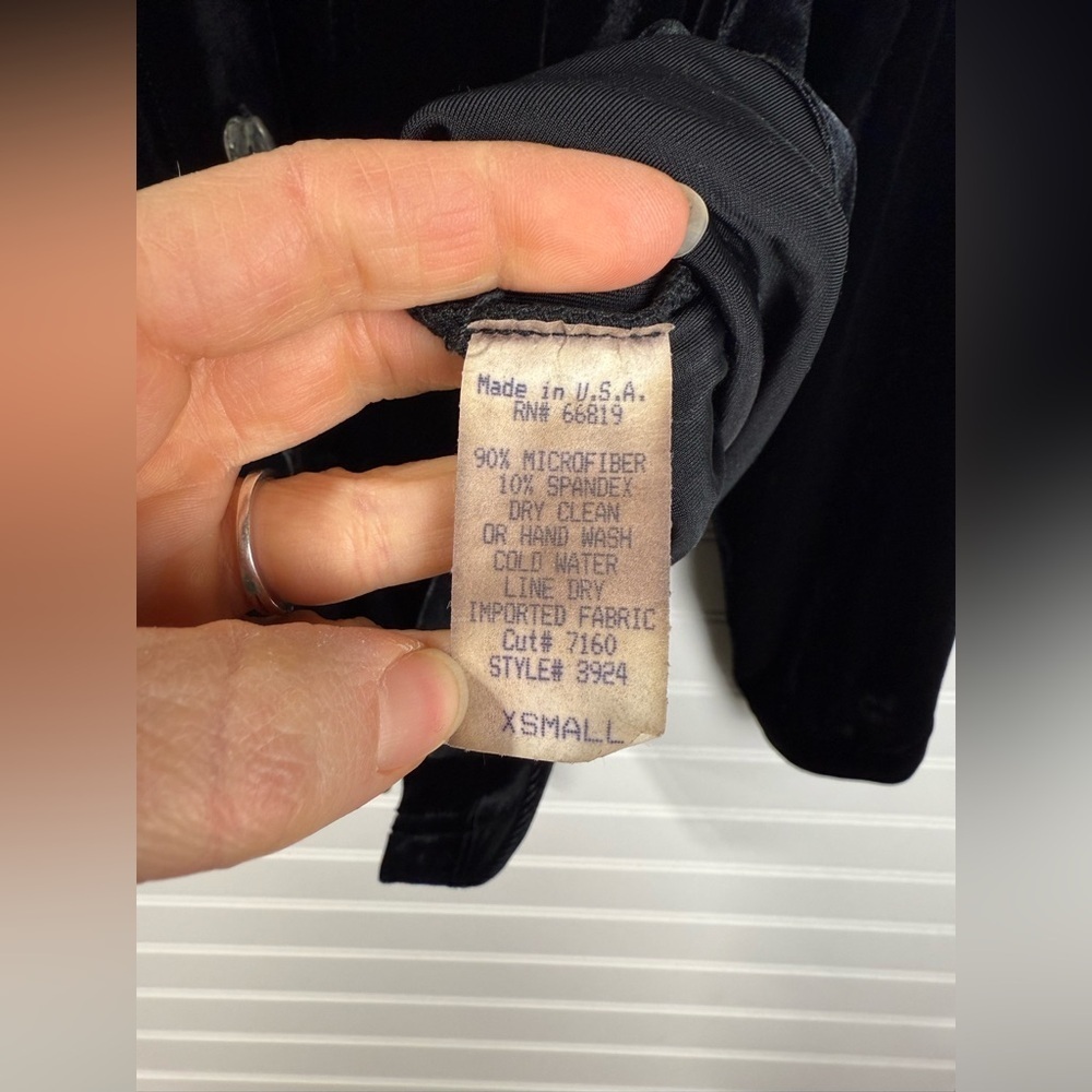 Vintage Rialto Collection by Joy Perreras. XS black velvet cardigan. - Picture 3 of 5